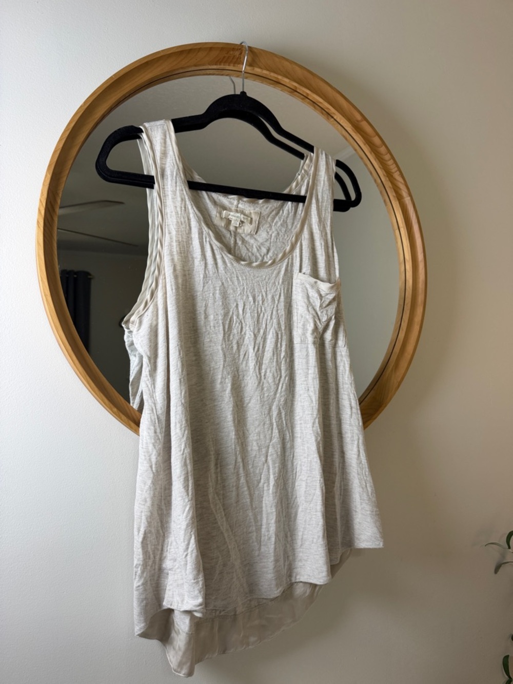 Lightweight Cream Scoop Neck Pocket Tank‎ Top - Women's